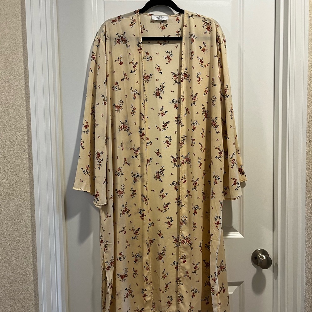 Carly Jean Los Angeles Floral Kimono - Cream